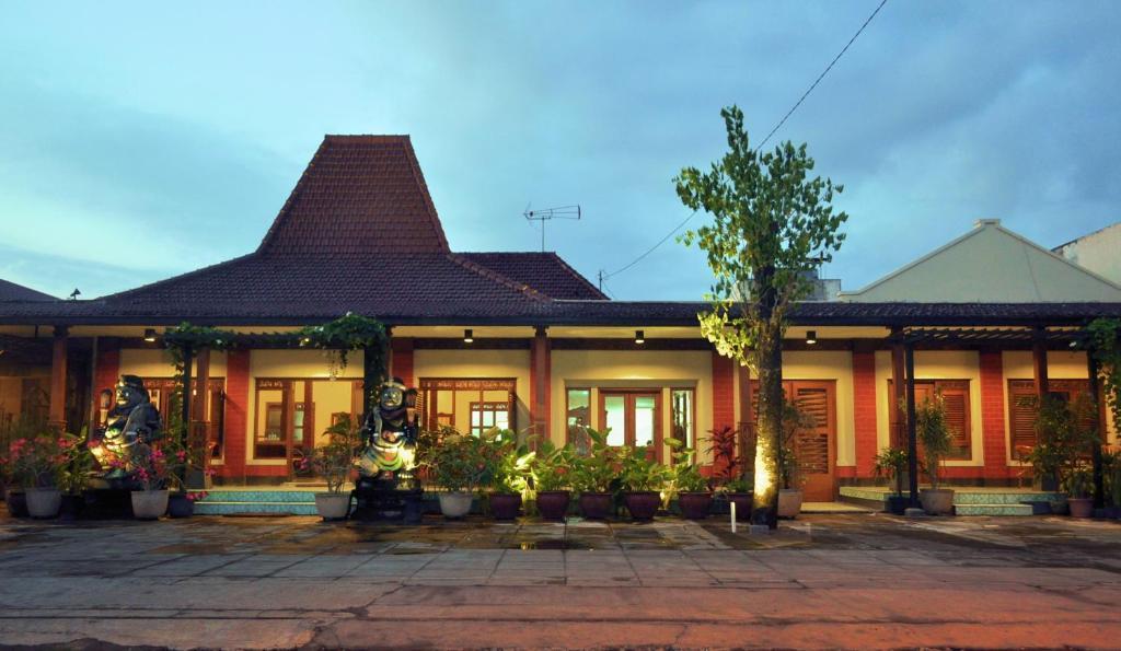 Maharani Guest House Джокякарта Екстериор снимка